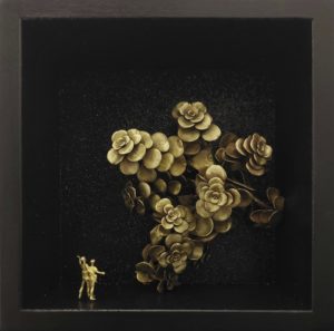 "partager l’essentiel" / personnage et succulentes en laiton / 15 cm x 15 cm x 6 cm